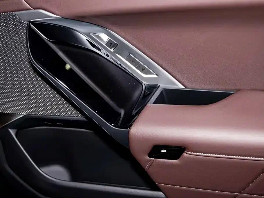 2023 BMW 7 Series 735Li M Sport Package — миниатюра 24
