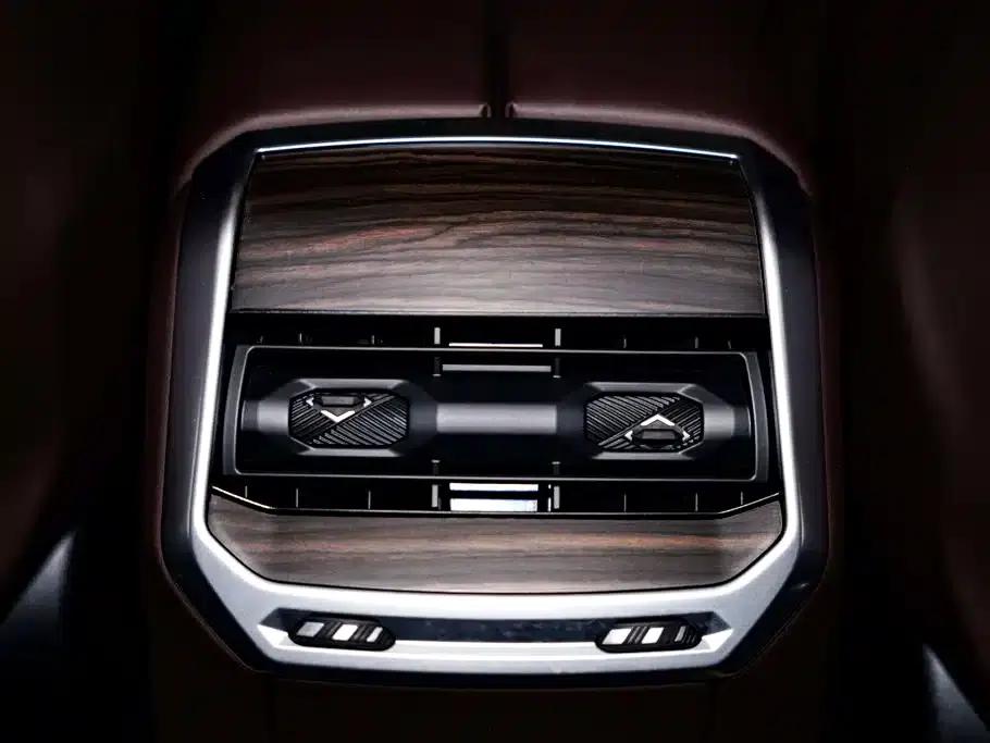 2023 BMW 7 Series 735Li M Sport Package — миниатюра 25