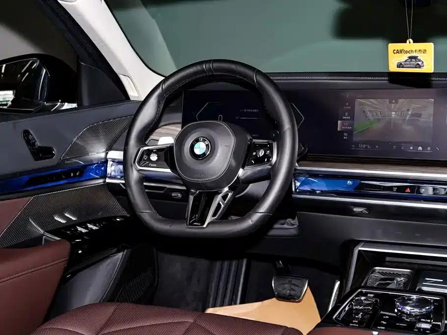 2023 BMW 7 Series 735Li M Sport Package — миниатюра 26