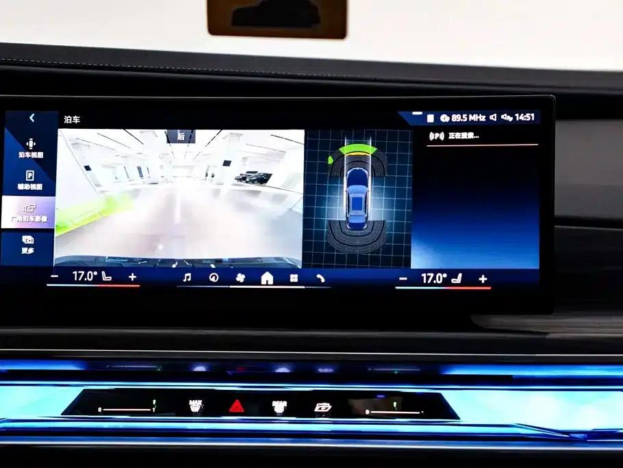 2023 BMW 7 Series 735Li M Sport Package — миниатюра 29