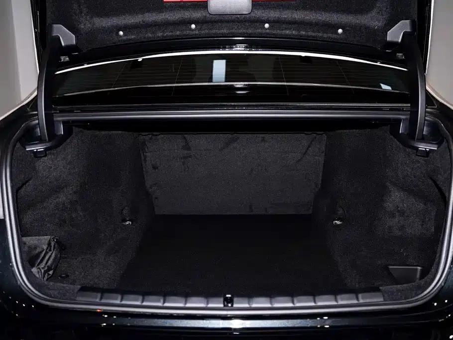2023 BMW 7 Series 735Li M Sport Package — миниатюра 30