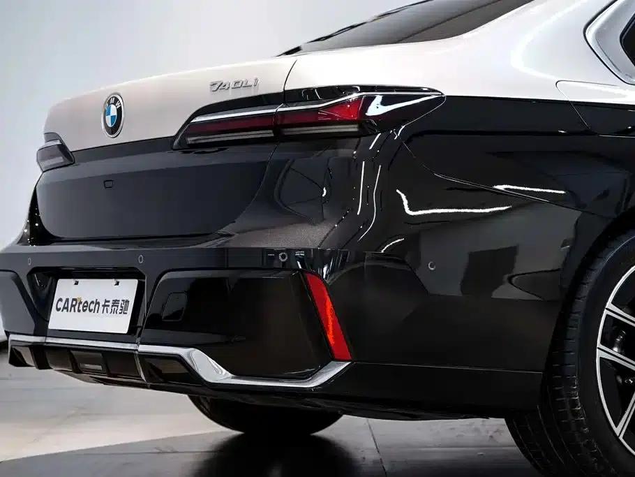 2023 BMW 7 Series 735Li M Sport Package — миниатюра 8