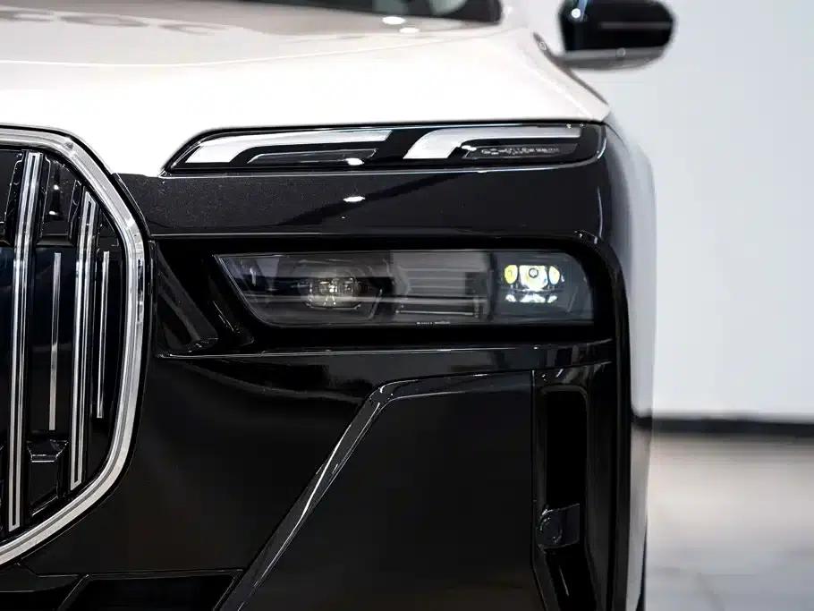 2023 BMW 7 Series 735Li M Sport Package — миниатюра 9