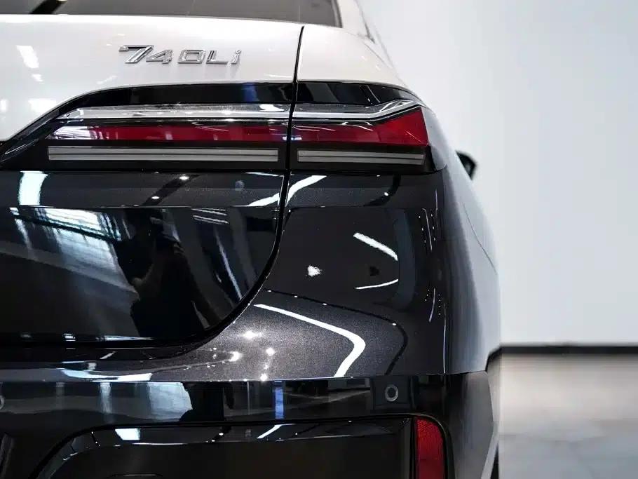 2023 BMW 7 Series 735Li M Sport Package — миниатюра 10