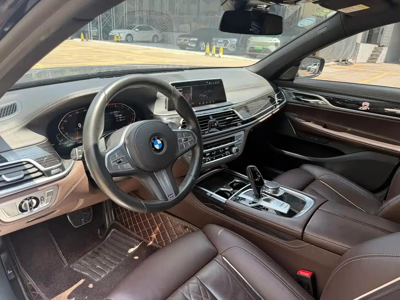 2019 BMW 7 Series 730Li M Sport Package — миниатюра 12