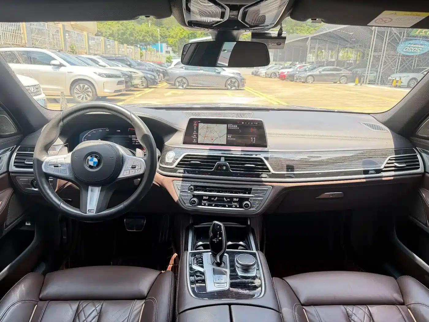 2019 BMW 7 Series 730Li M Sport Package — миниатюра 13