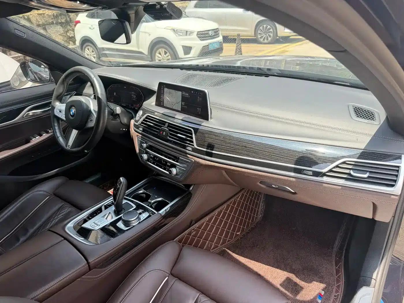 2019 BMW 7 Series 730Li M Sport Package — миниатюра 14
