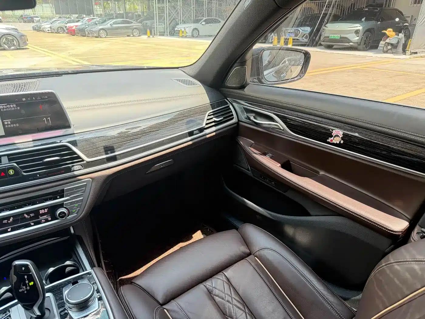 2019 BMW 7 Series 730Li M Sport Package — миниатюра 18