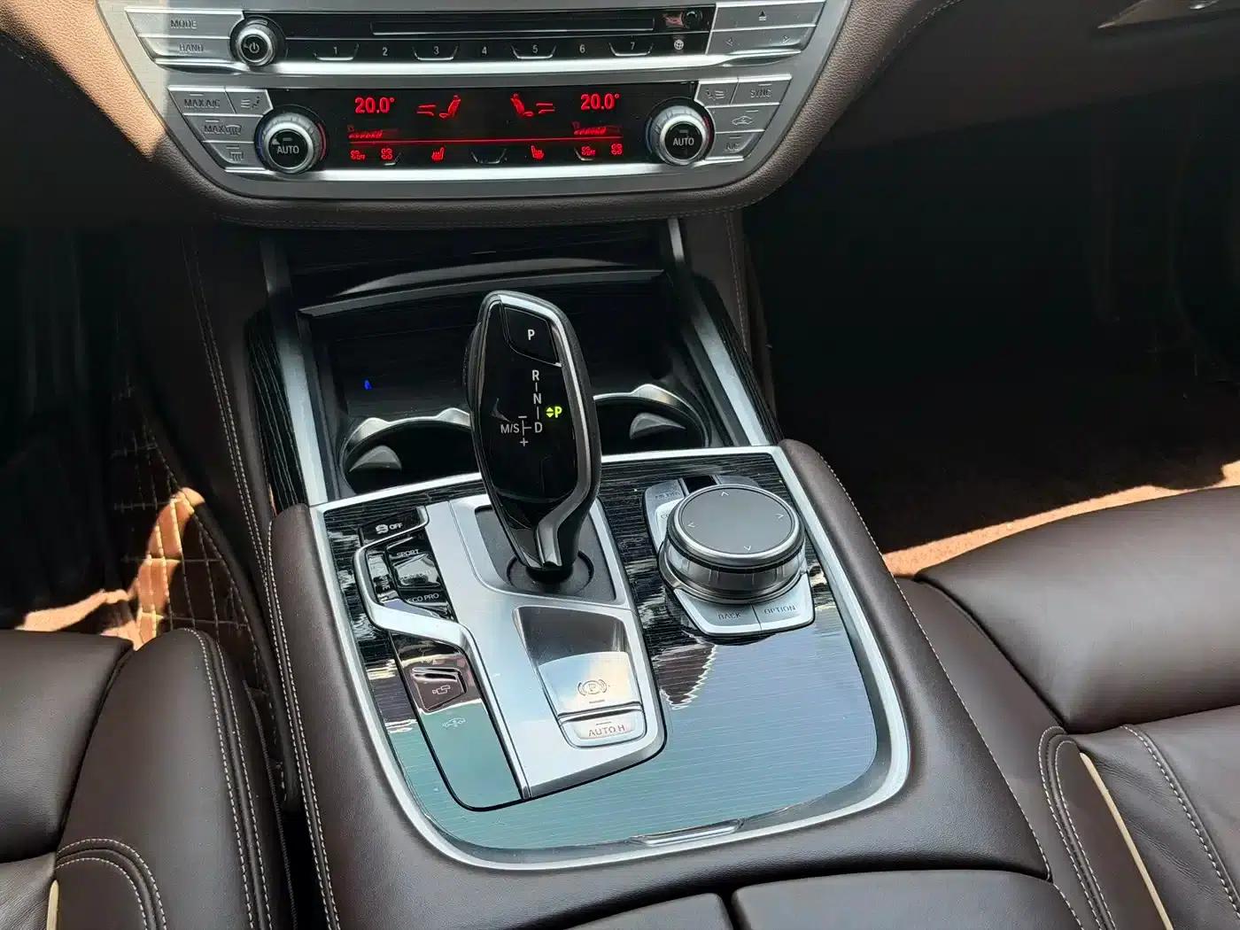 2019 BMW 7 Series 730Li M Sport Package — миниатюра 20