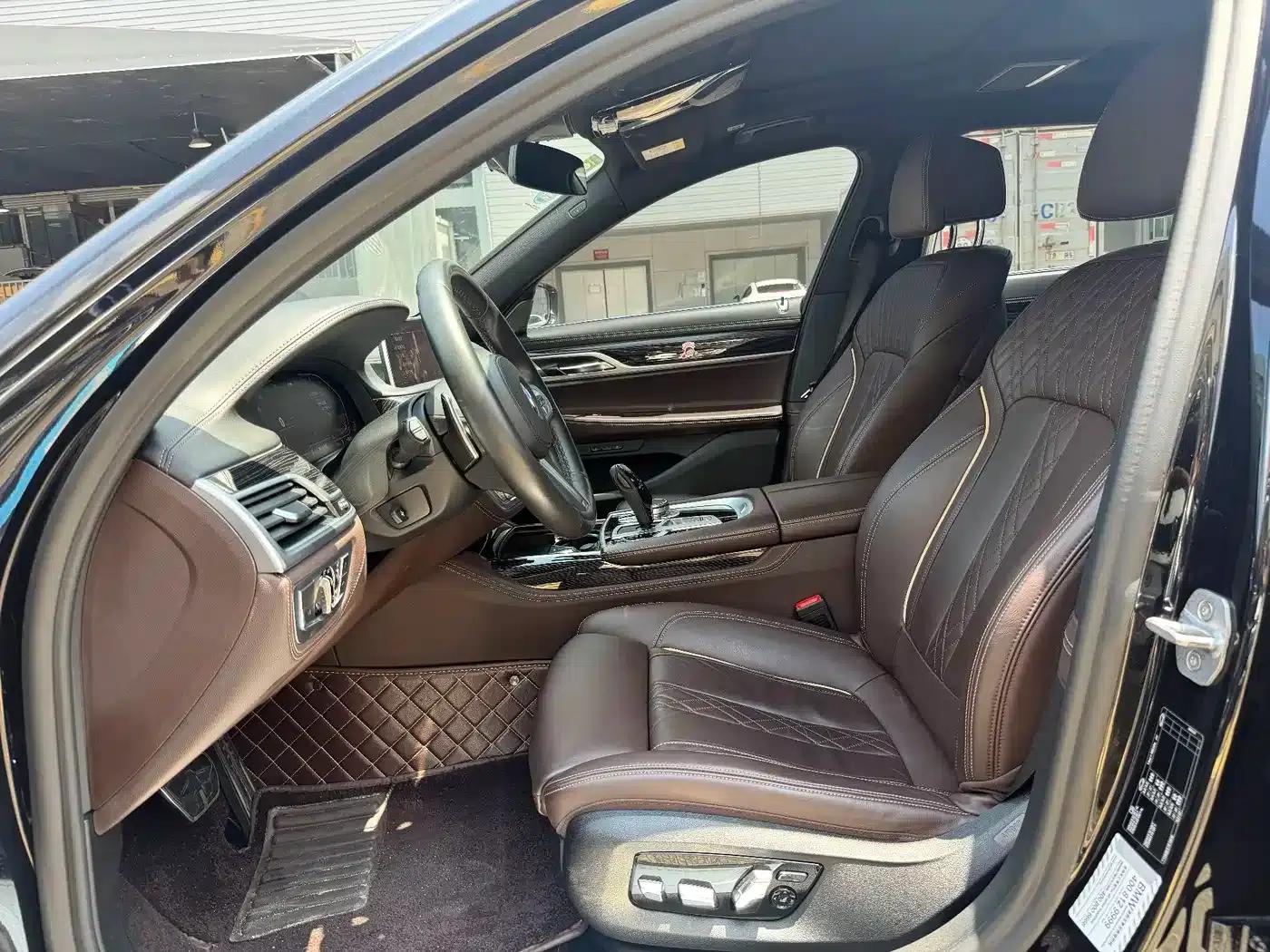 2019 BMW 7 Series 730Li M Sport Package — миниатюра 8