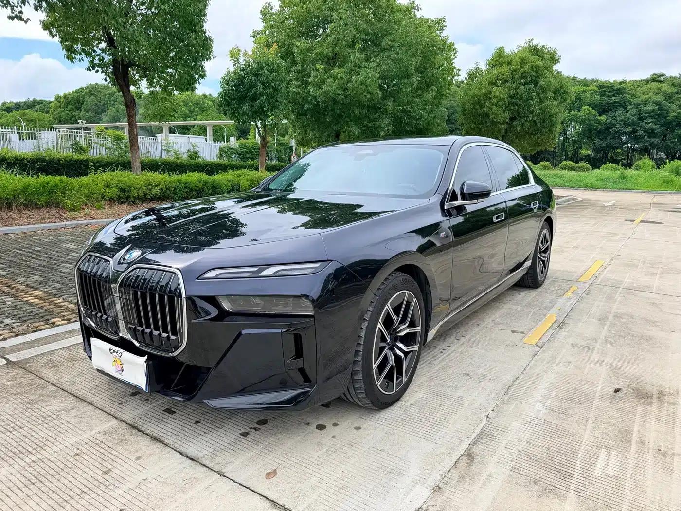 2023 BMW 7 Series 735Li M Sport Package — миниатюра 1