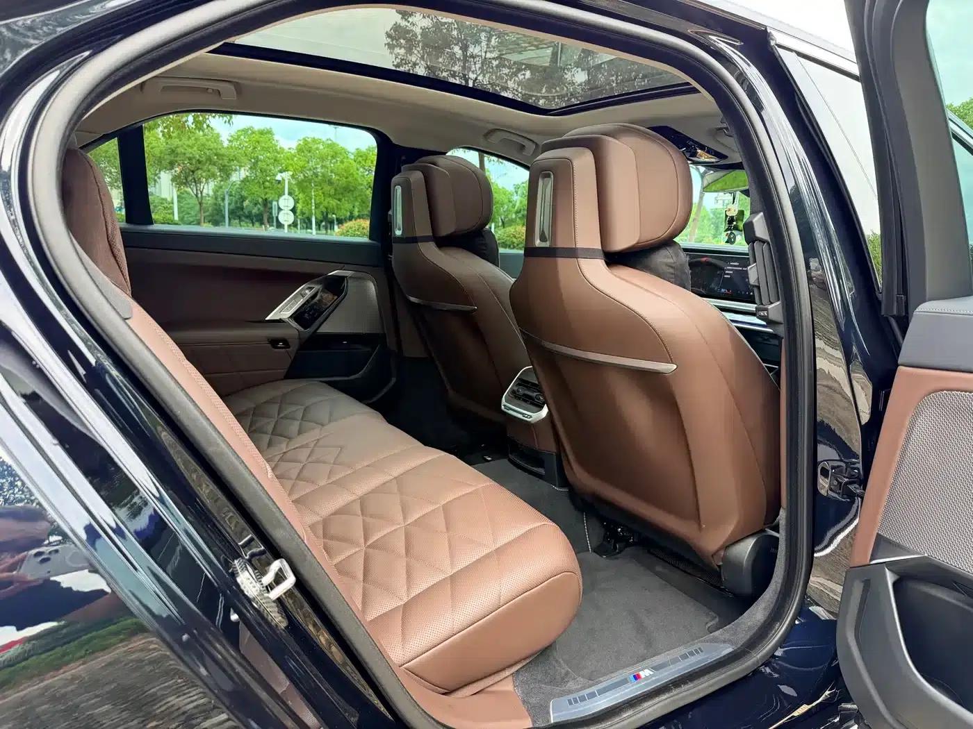 2023 BMW 7 Series 735Li M Sport Package — миниатюра 13