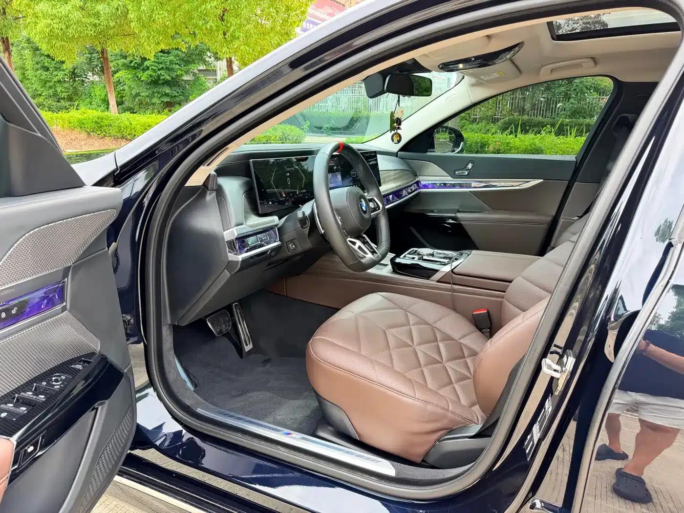 2023 BMW 7 Series 735Li M Sport Package — миниатюра 4
