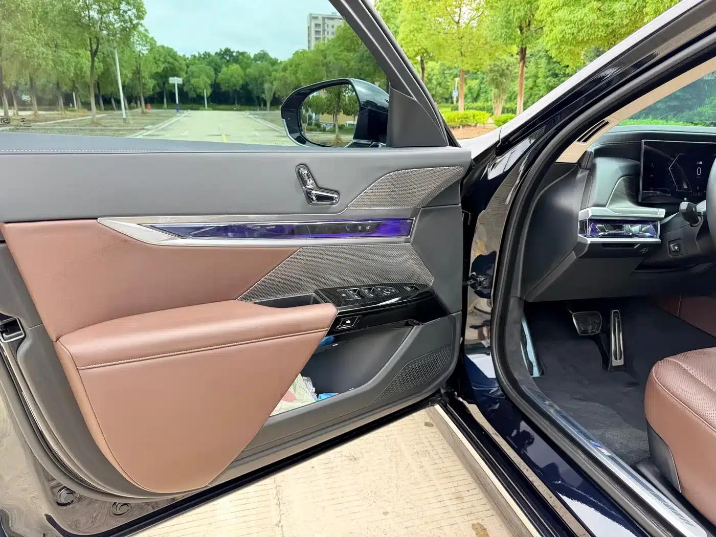 2023 BMW 7 Series 735Li M Sport Package — миниатюра 5