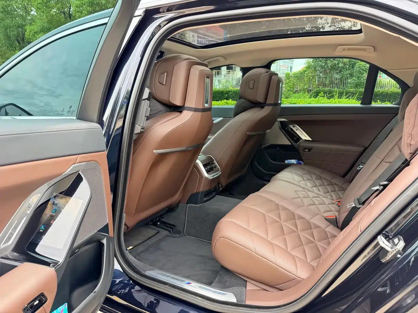 2023 BMW 7 Series 735Li M Sport Package — миниатюра 6