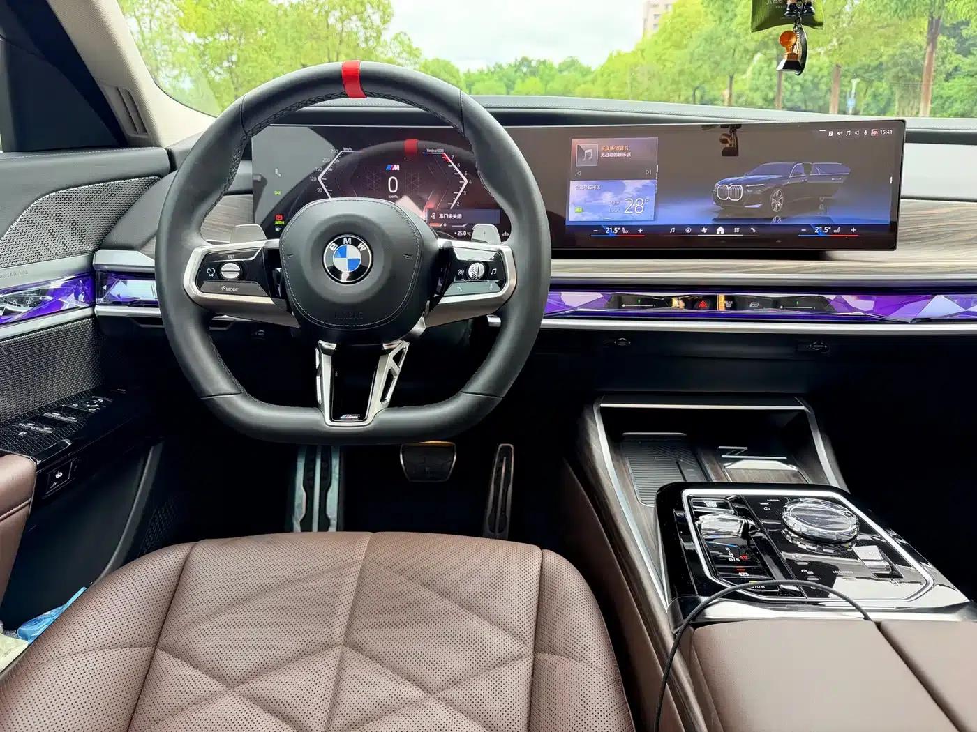 2023 BMW 7 Series 735Li M Sport Package — миниатюра 9