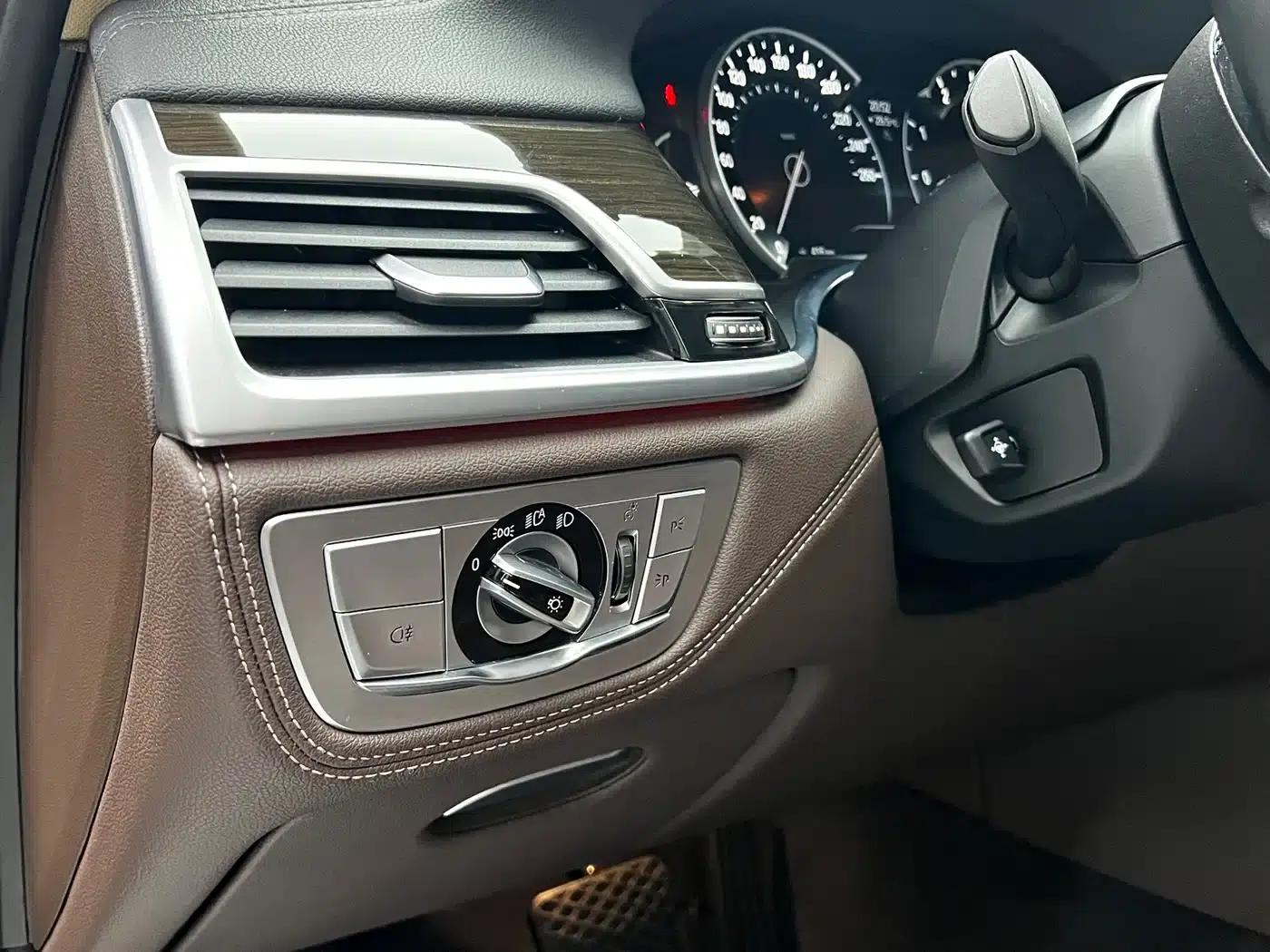 2016 BMW 7 Series 740Li Luxury — миниатюра 18