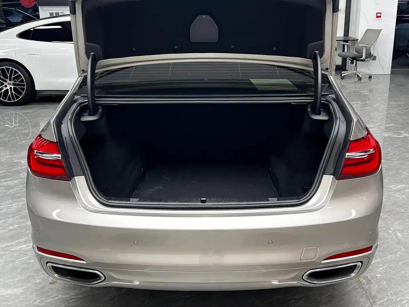 2016 BMW 7 Series 740Li Luxury — миниатюра 27