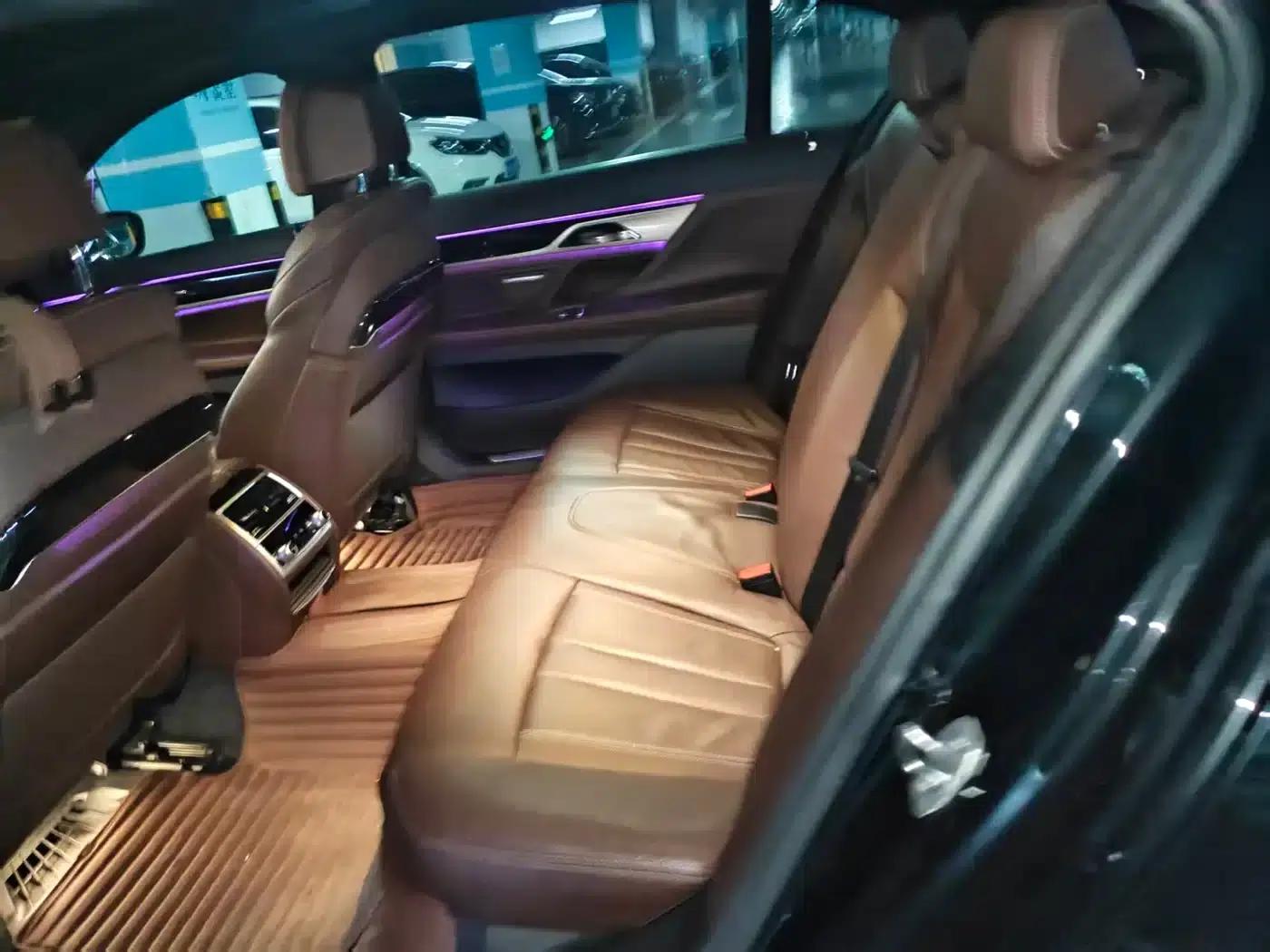 2018 BMW 7 Series 730Li Leading Edition M Sport Package — миниатюра 11