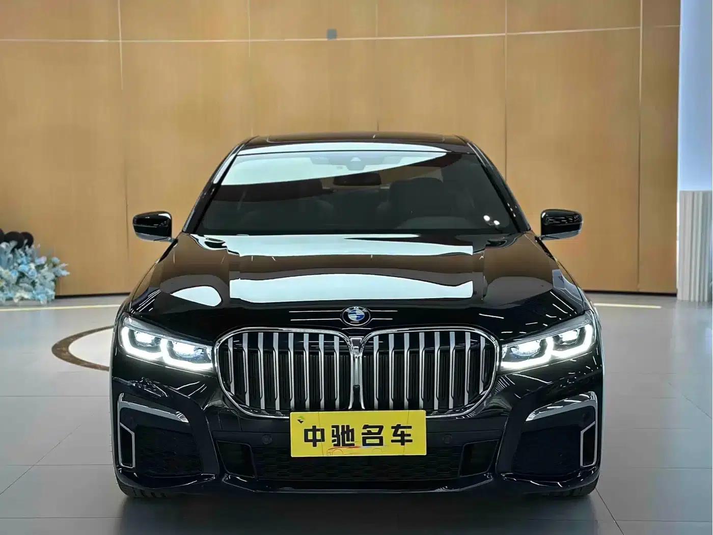 2019 BMW 7 Series 740Li Leading Edition M Sport Package — миниатюра 2