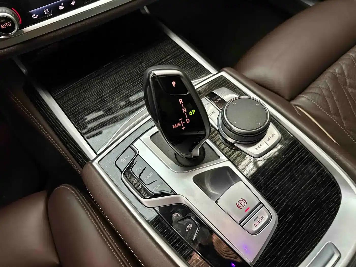 2019 BMW 7 Series 740Li Leading Edition M Sport Package — миниатюра 14