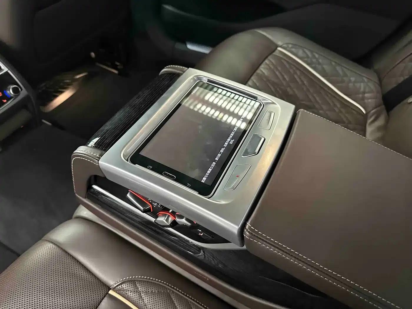 2019 BMW 7 Series 740Li Leading Edition M Sport Package — миниатюра 16