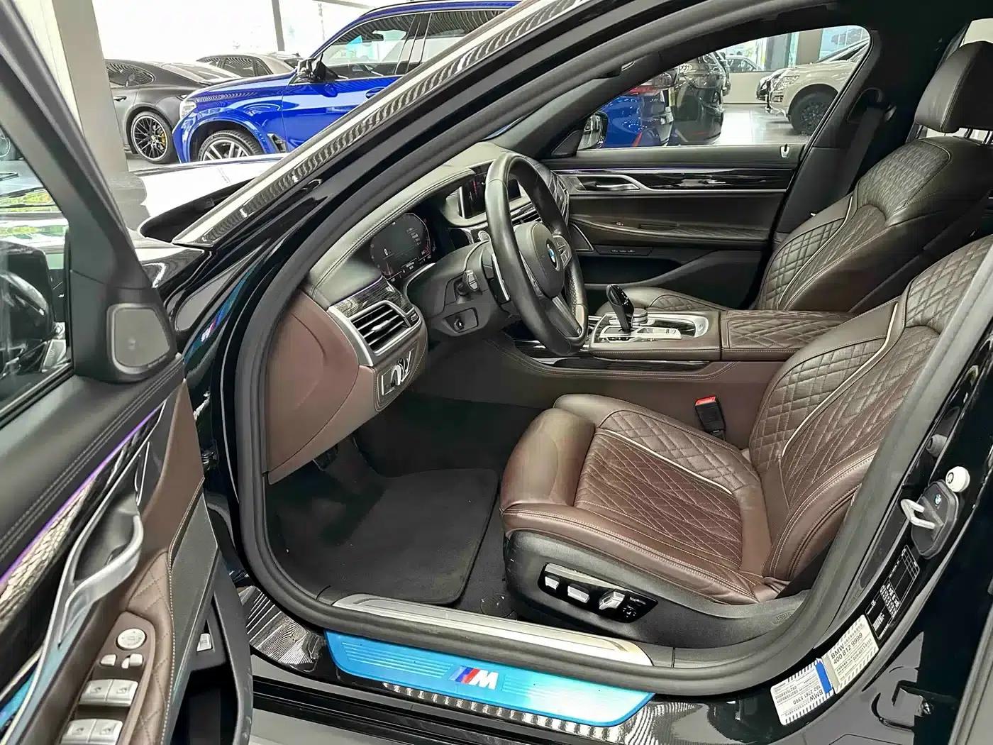 2019 BMW 7 Series 740Li Leading Edition M Sport Package — миниатюра 8