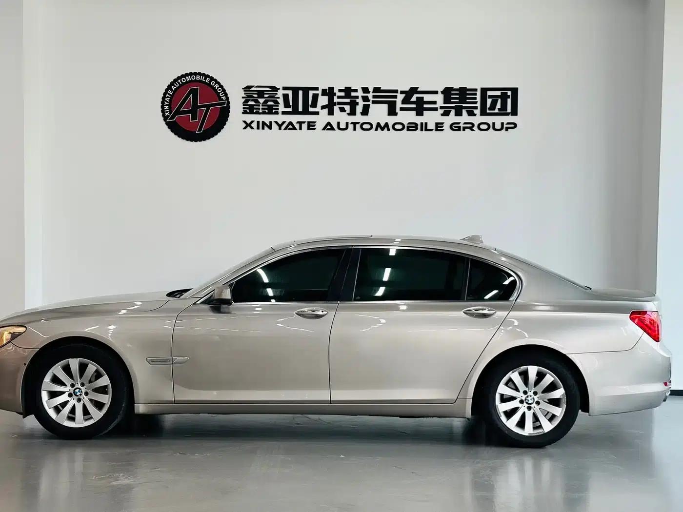 BMW 7 Series 2009 740Li Luxury — миниатюра 3