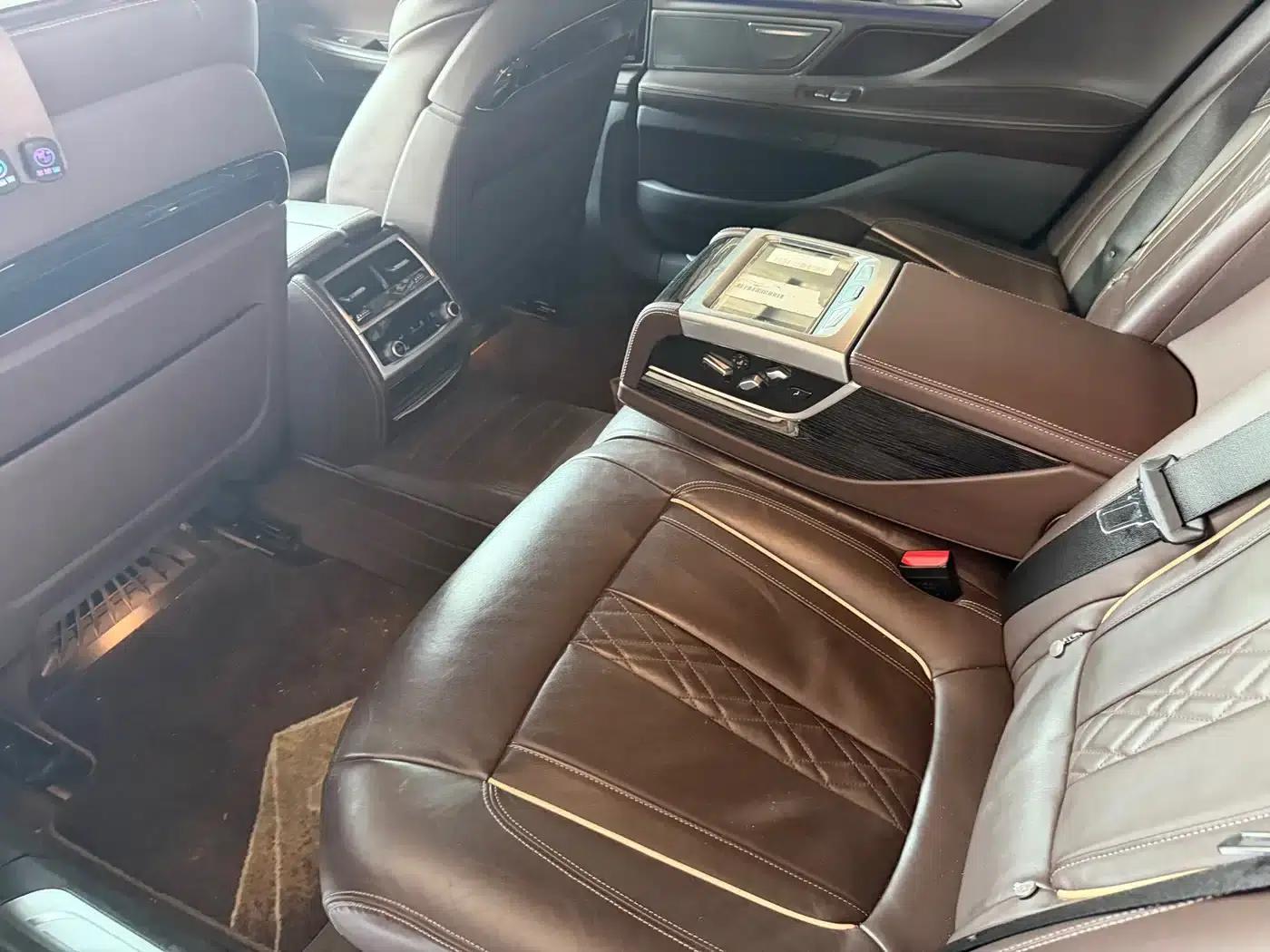 2021 BMW 7 Series 730Li M Sport Package — миниатюра 8
