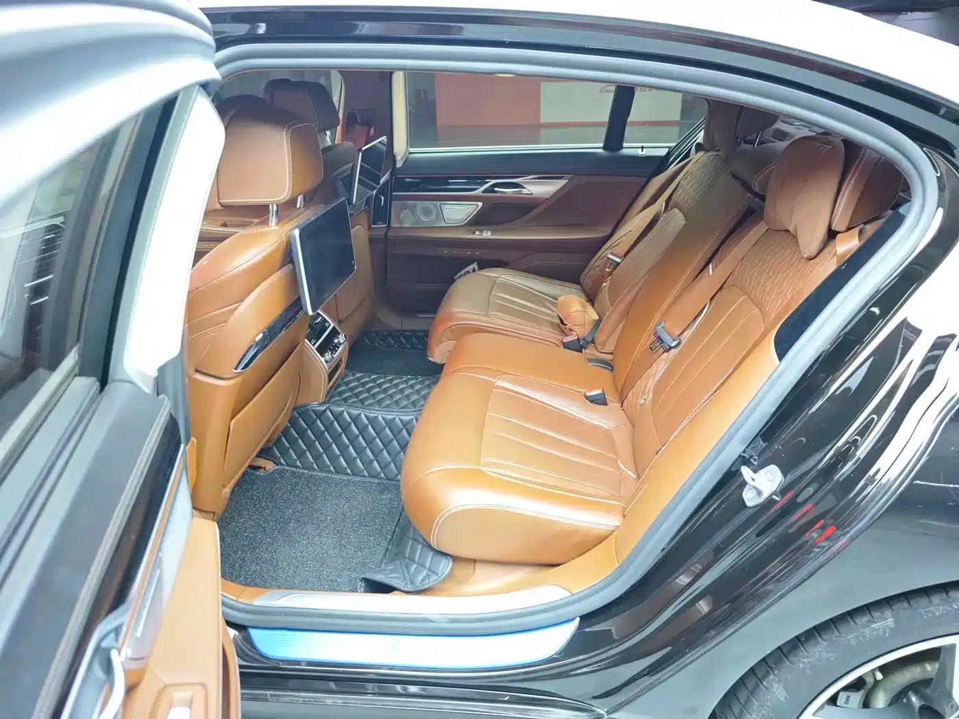 2018 BMW 7 Series 740Li Leading Edition M Sport Package — миниатюра 11