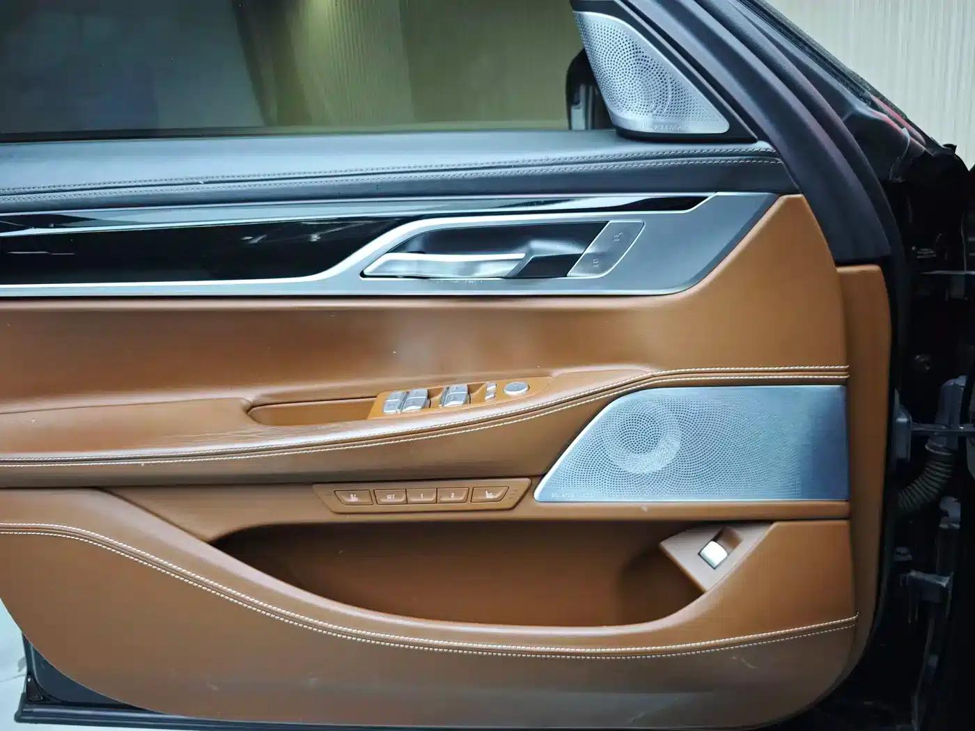 2018 BMW 7 Series 740Li Leading Edition M Sport Package — миниатюра 15