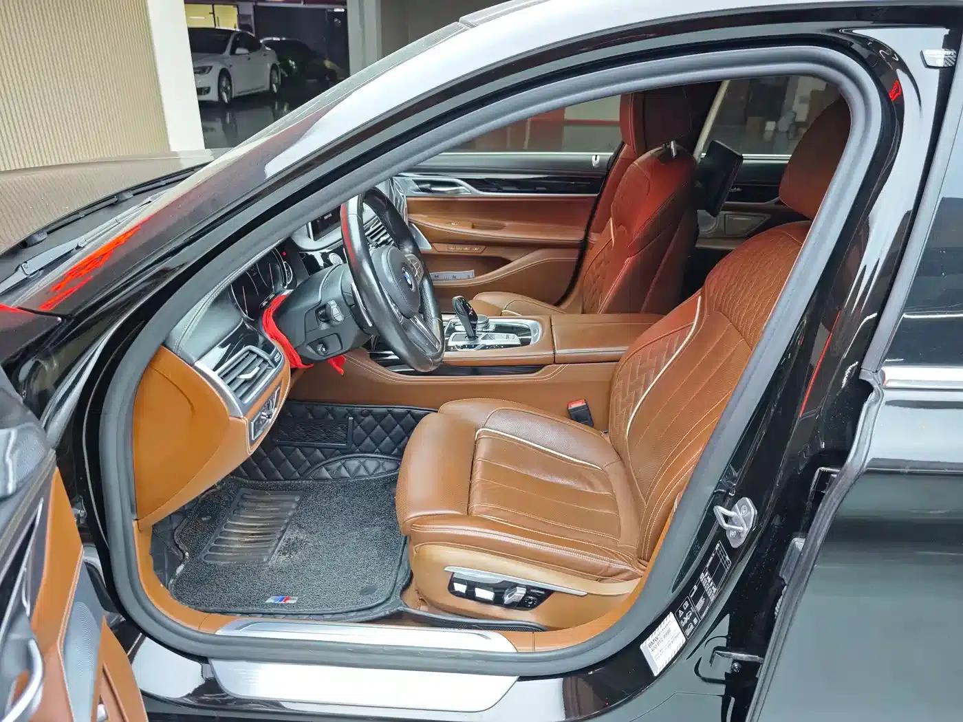 2018 BMW 7 Series 740Li Leading Edition M Sport Package — миниатюра 10