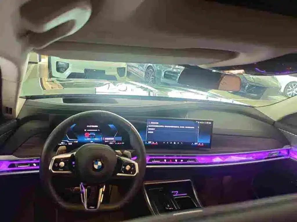 2023 BMW 7 Series 740Li Leading Edition M Sport Package — миниатюра 9