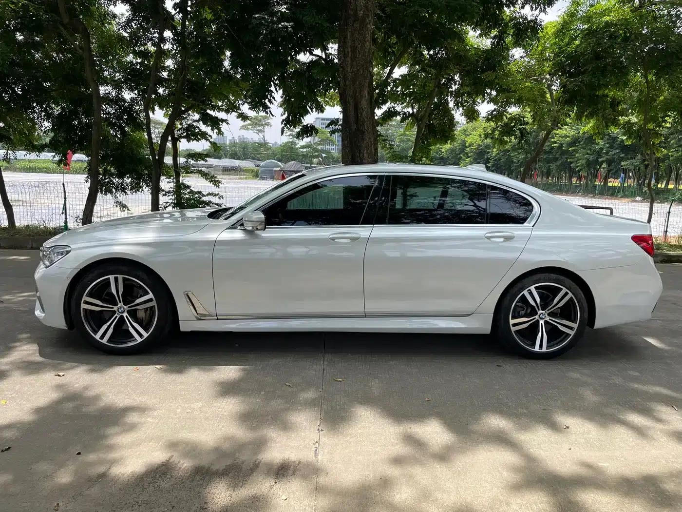2018 BMW 7 Series 740Li xDrive Luxury M Sport Package — миниатюра 26