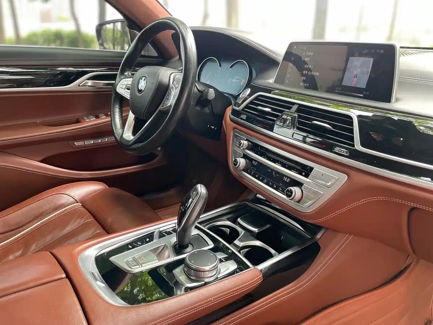 2018 BMW 7 Series 740Li xDrive Luxury M Sport Package — миниатюра 10