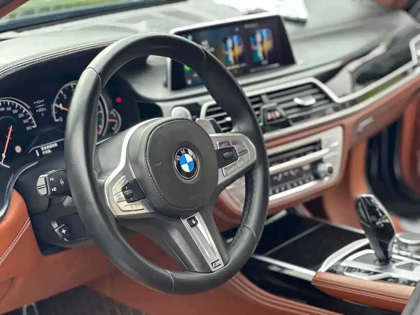 2018 BMW 7 Series 740Li Leading Edition M Sport Package — миниатюра 11
