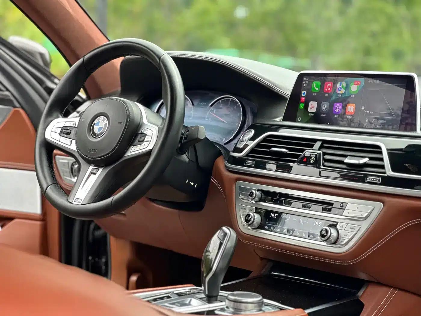 2018 BMW 7 Series 740Li Leading Edition M Sport Package — миниатюра 13