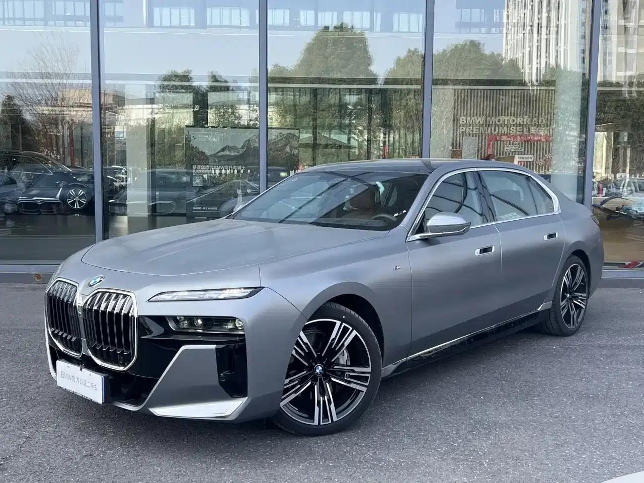 2023 BMW 7 Series 740Li Luxury M Sport Package — миниатюра 1