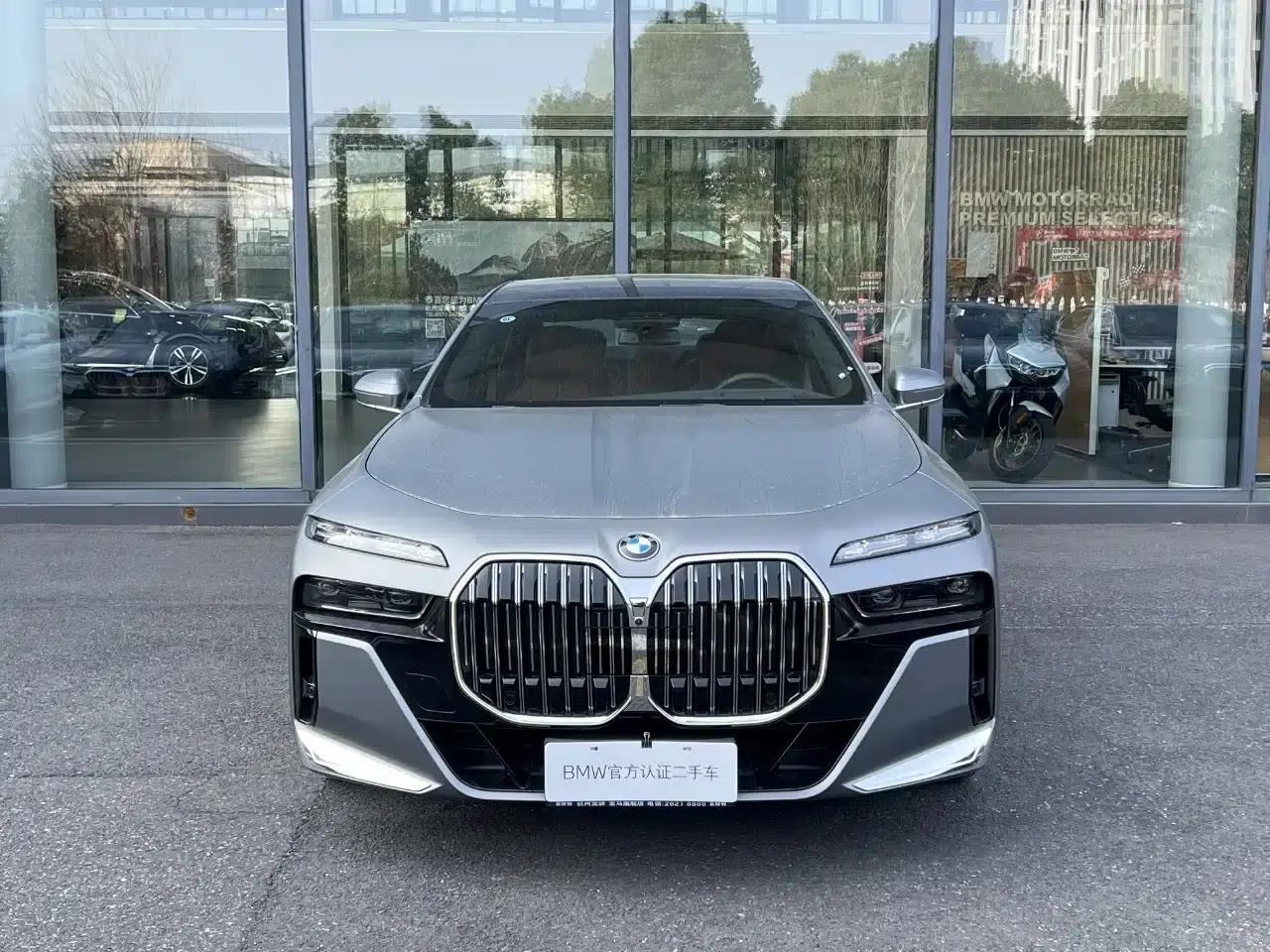 2023 BMW 7 Series 740Li Luxury M Sport Package — миниатюра 2