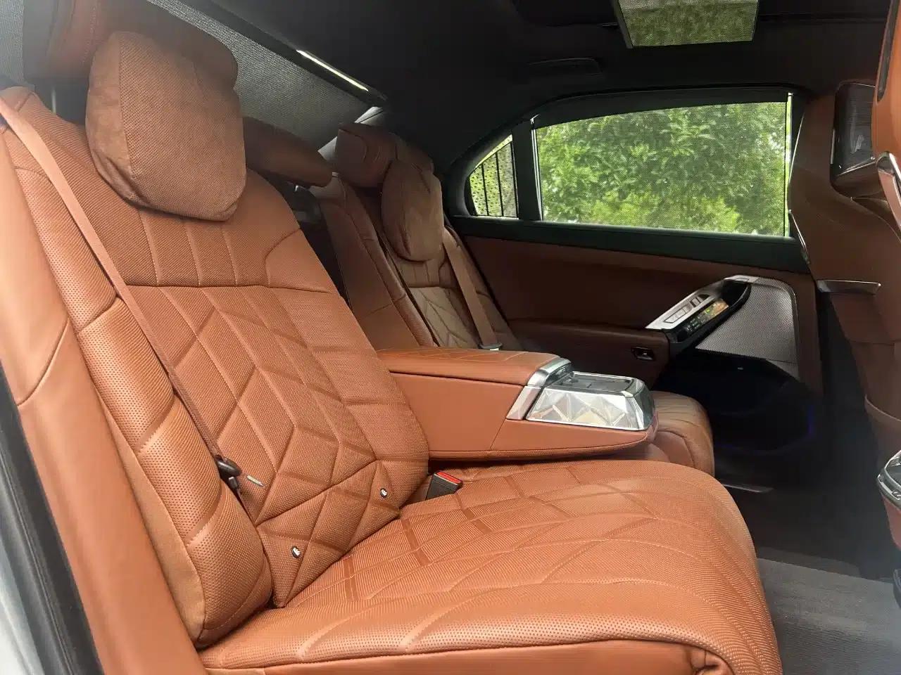 2023 BMW 7 Series 740Li Luxury M Sport Package — миниатюра 12