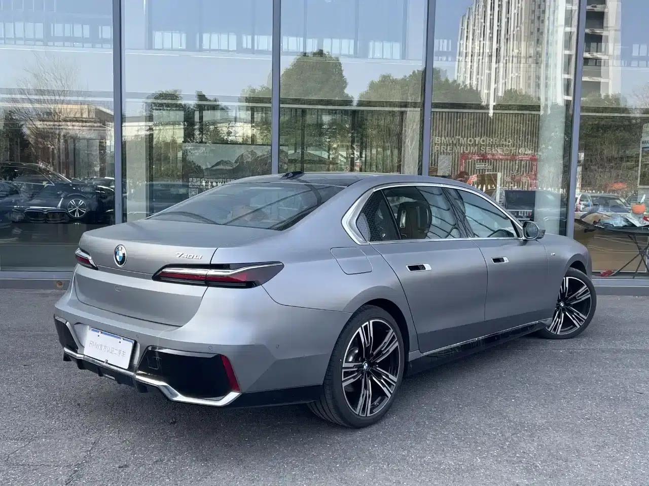 2023 BMW 7 Series 740Li Luxury M Sport Package — миниатюра 4