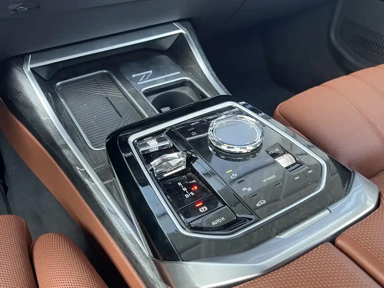 2023 BMW 7 Series 740Li Luxury M Sport Package — миниатюра 10