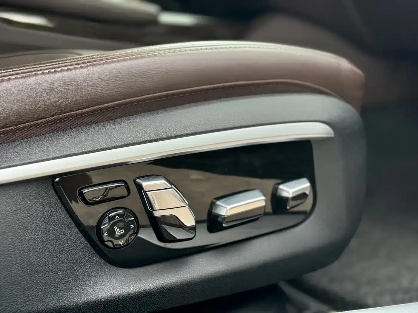 2016 BMW 7 Series 730Li Leading Edition — миниатюра 13