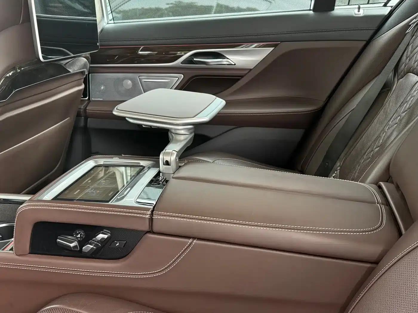 2016 BMW 7 Series 730Li Leading Edition — миниатюра 16