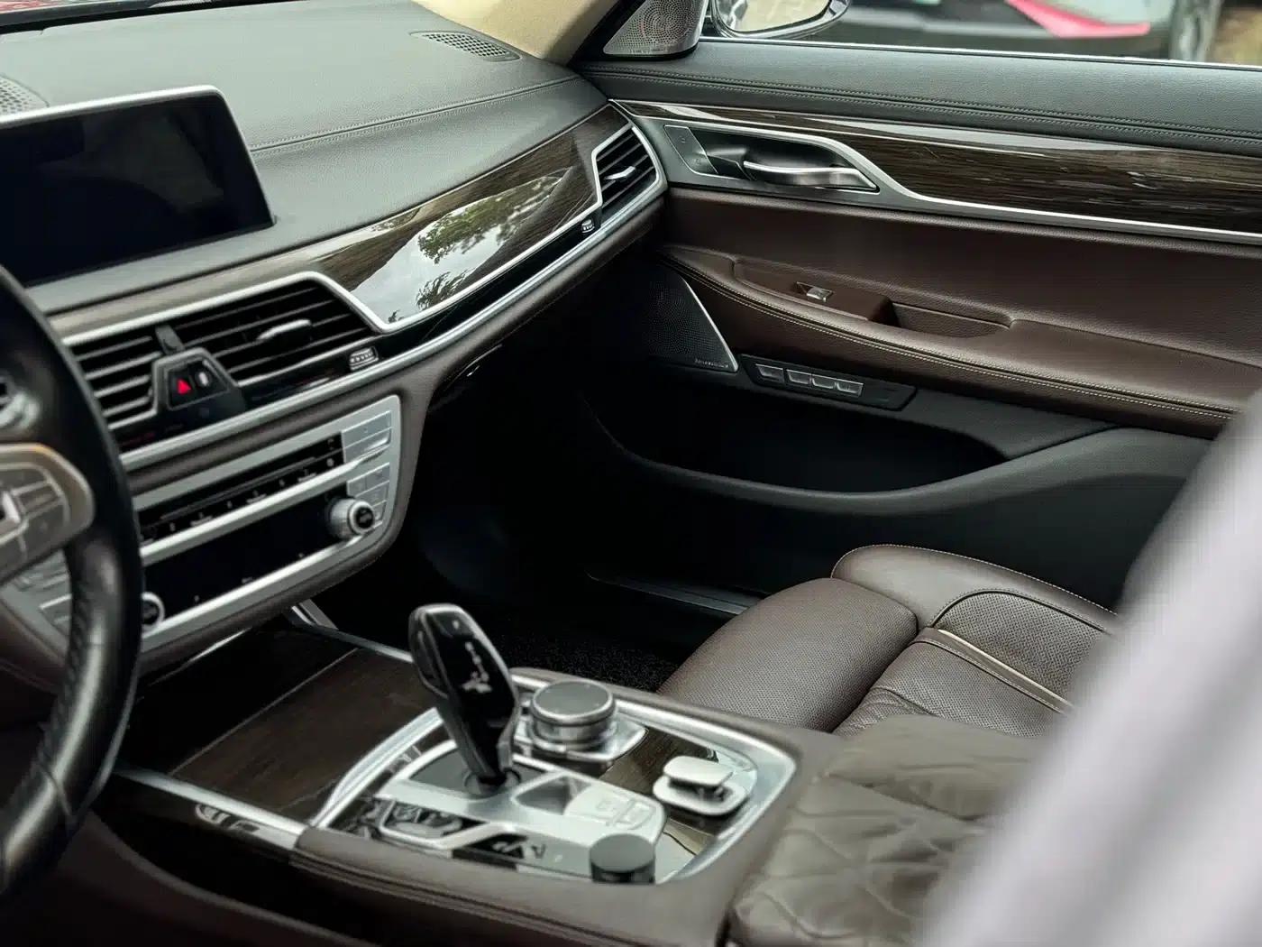 2016 BMW 7 Series 730Li Leading Edition — миниатюра 17