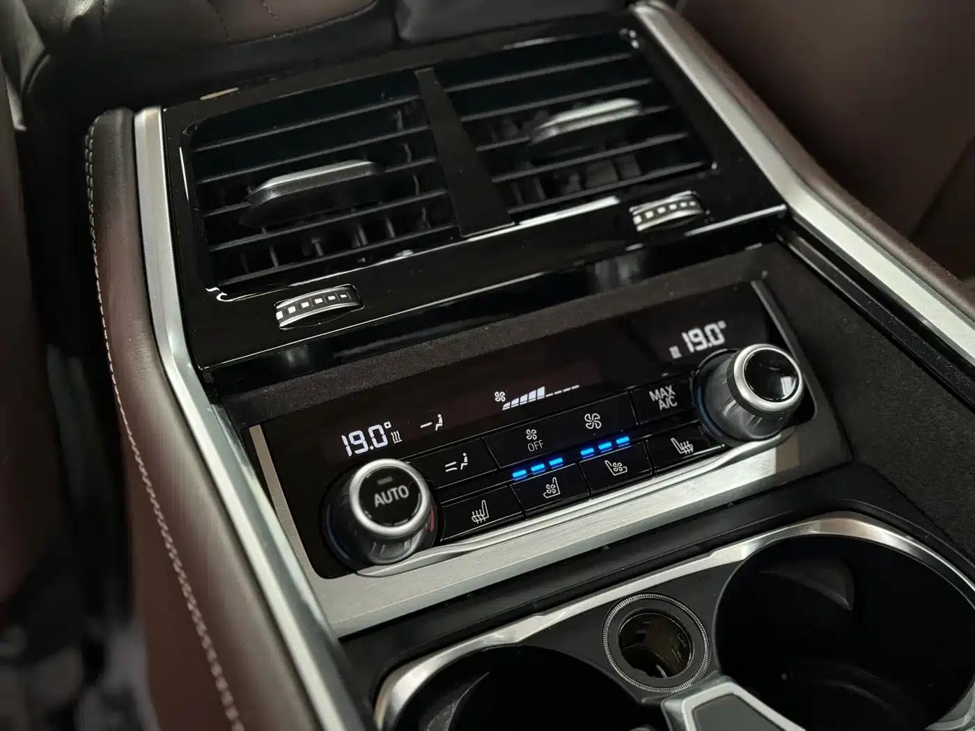2016 BMW 7 Series 730Li Leading Edition — миниатюра 28