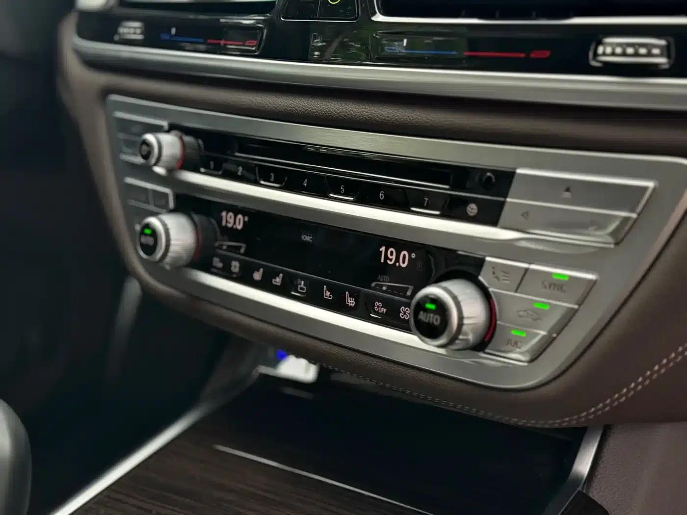 2016 BMW 7 Series 730Li Leading Edition — миниатюра 9