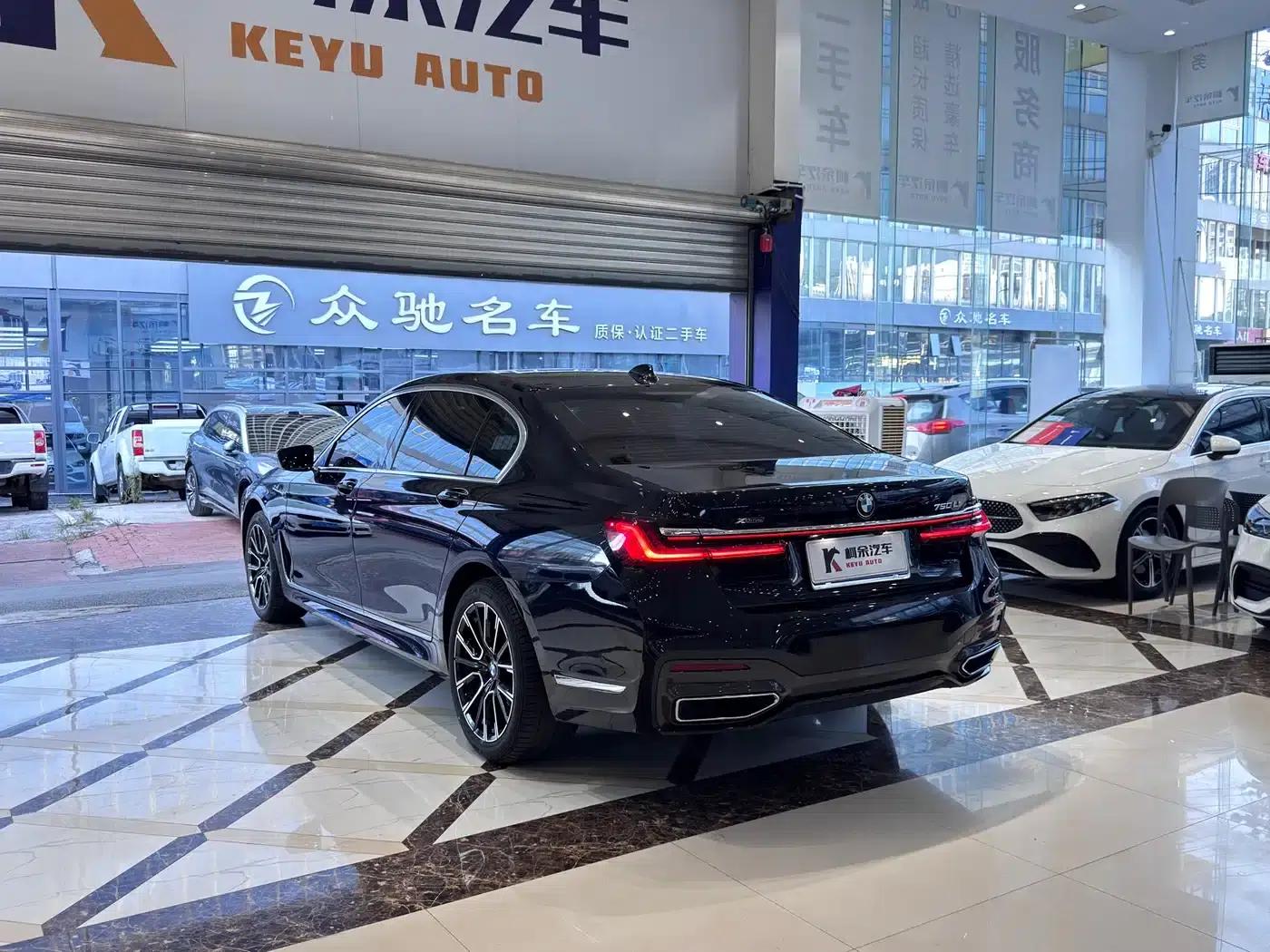 2021 BMW 7 Series 730Li M Sport Package — миниатюра 15