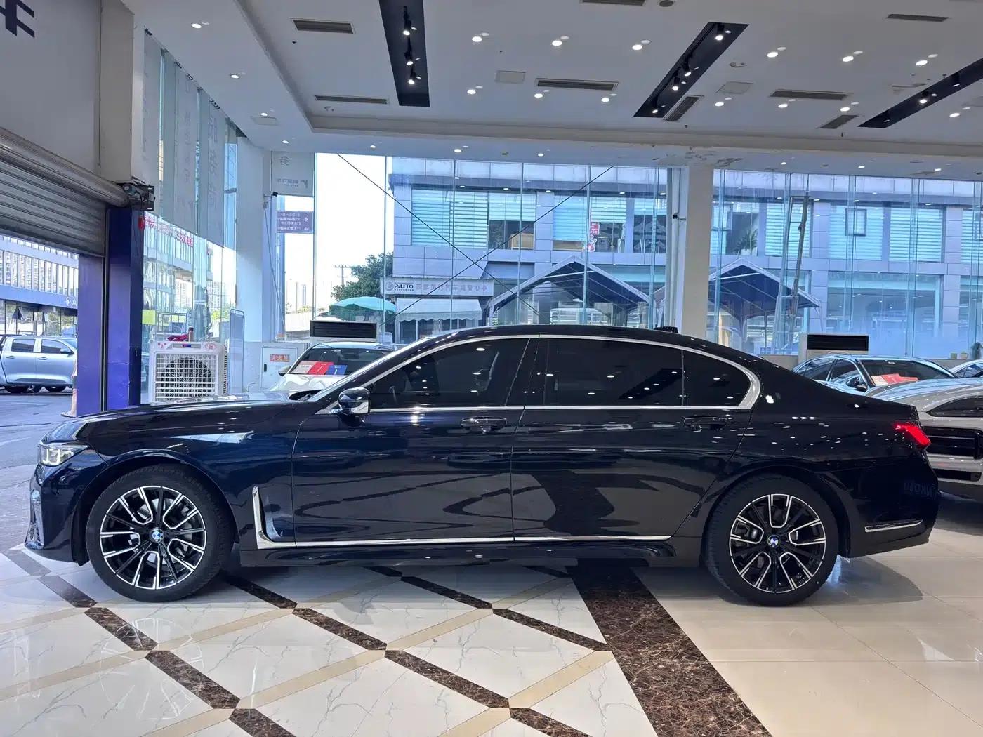 2021 BMW 7 Series 730Li M Sport Package — миниатюра 19