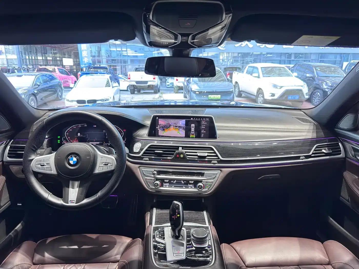 2021 BMW 7 Series 730Li M Sport Package — миниатюра 10